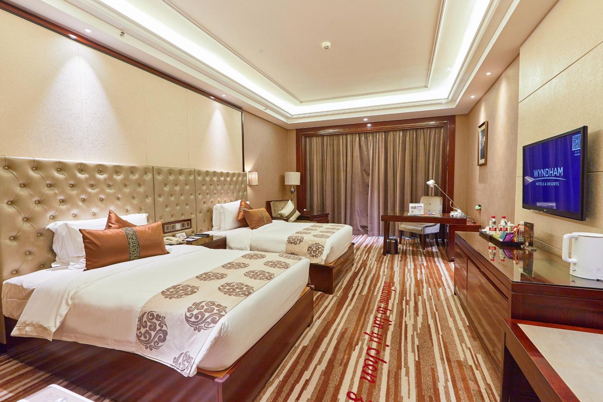 Wyndham Grand Plaza Royale Chenzhou Hotel Bagian luar foto
