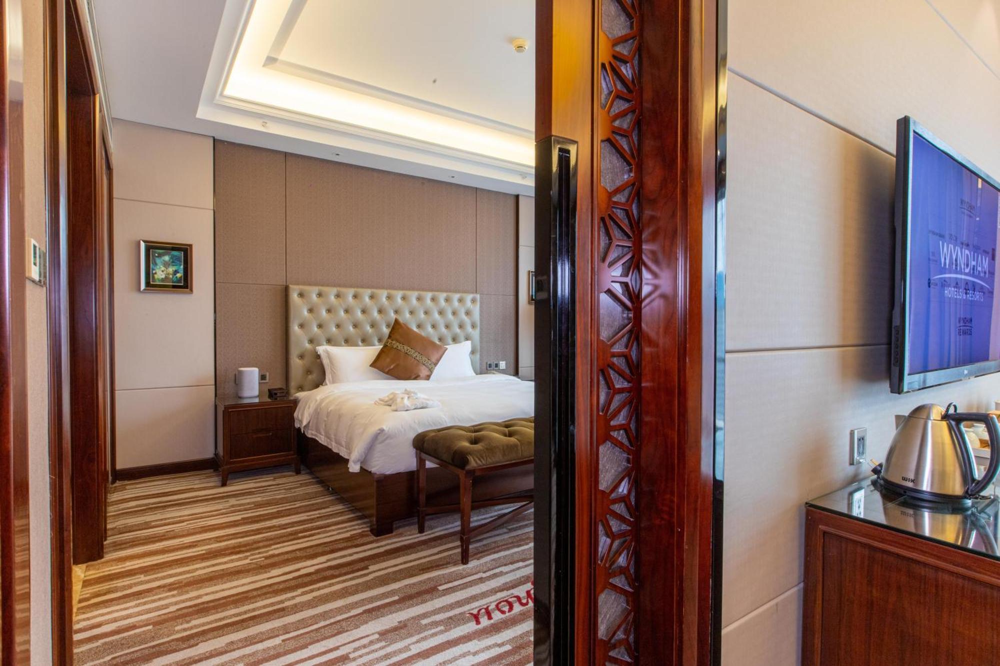 Wyndham Grand Plaza Royale Chenzhou Hotel Bagian luar foto